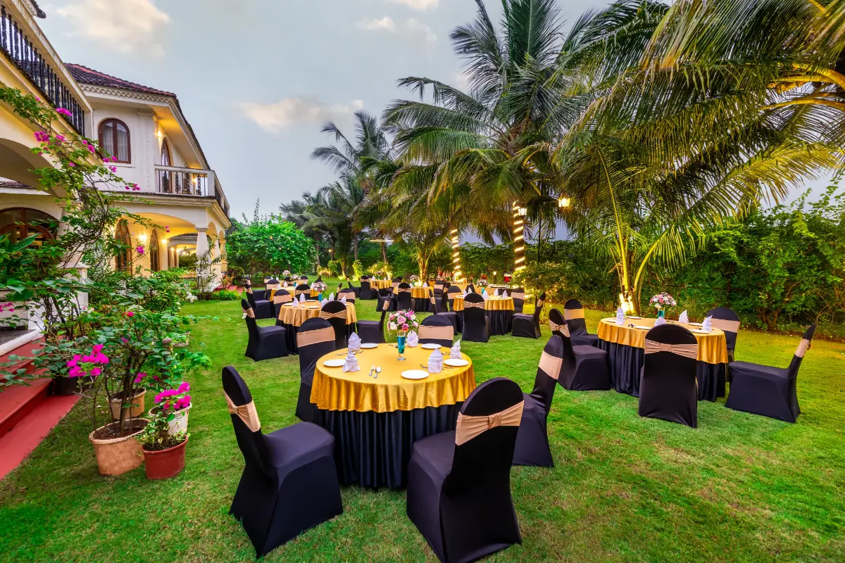 Rio Villa Lawns outdoor venue set for an event